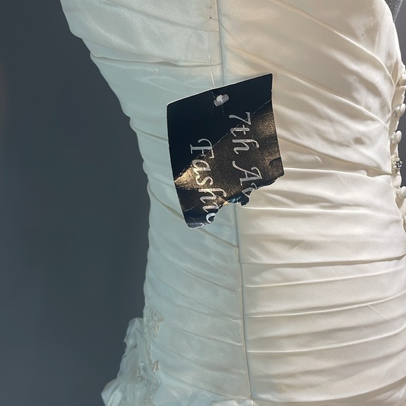 Allure Bridals size 10 ivory wedding lace taffeta gown - Picture 11 of 17